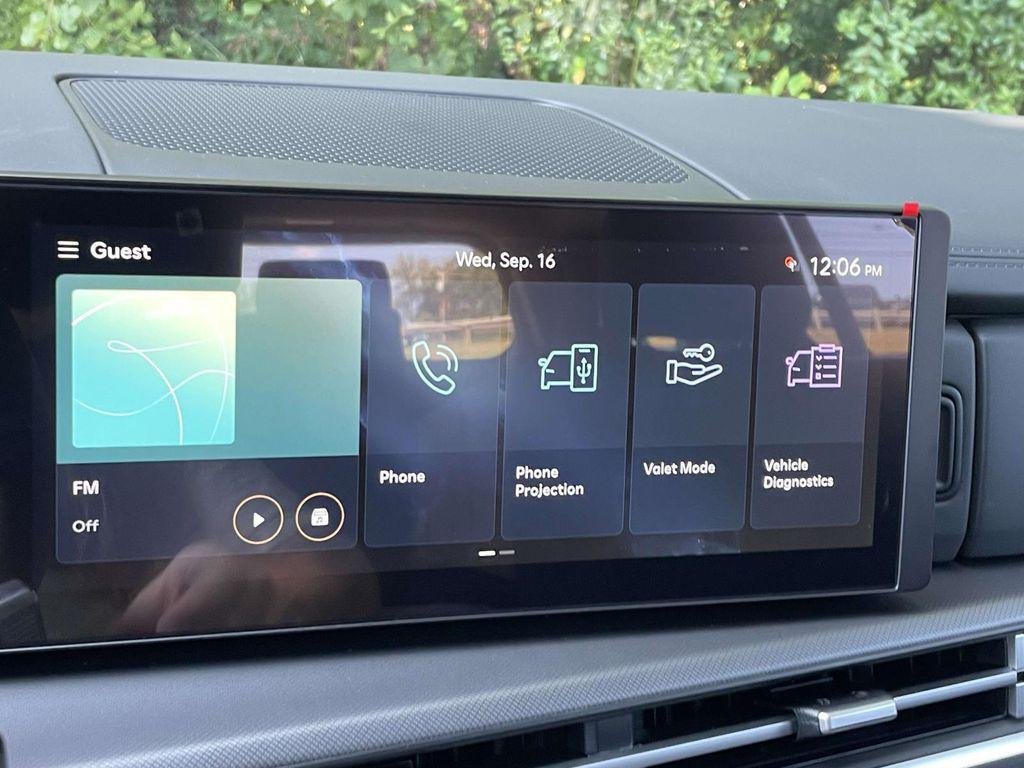 New 2027 White Hyundai SEL AWD image 30