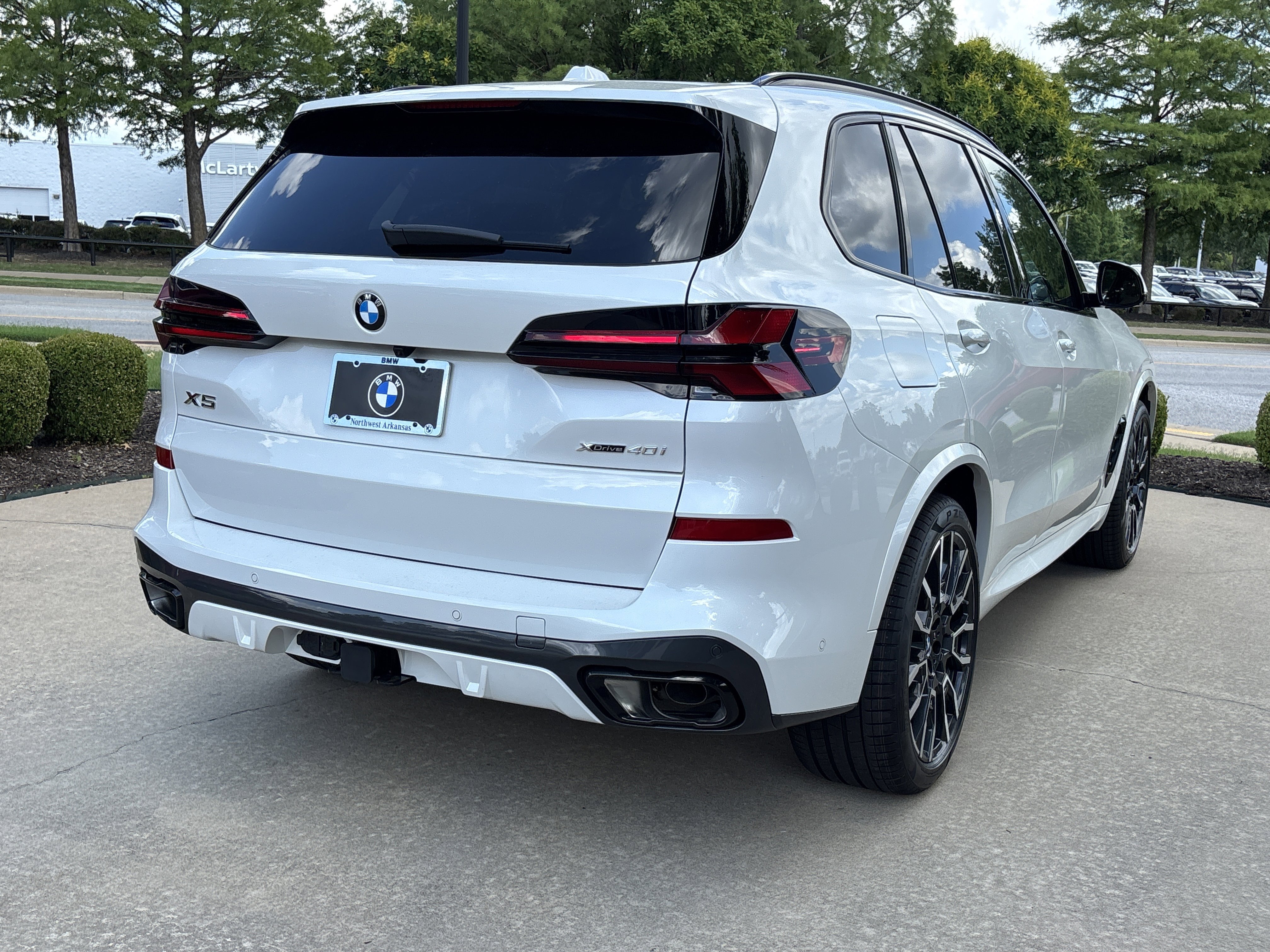 New 2026 MINERAL WHITE BMW xDrive40i image 11