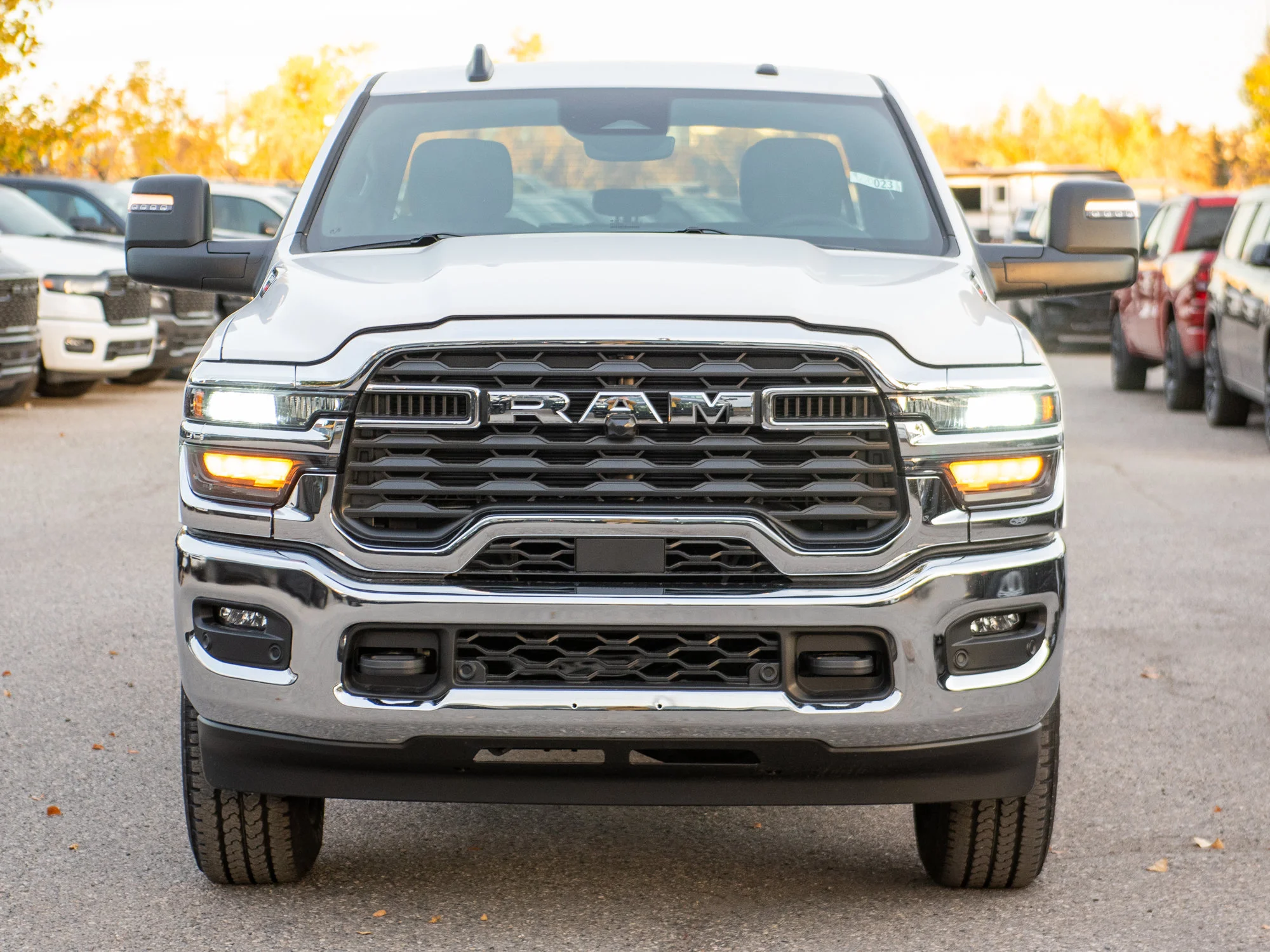 New 2027 White RAM Big Horn* Crew Cab 4x4, 8