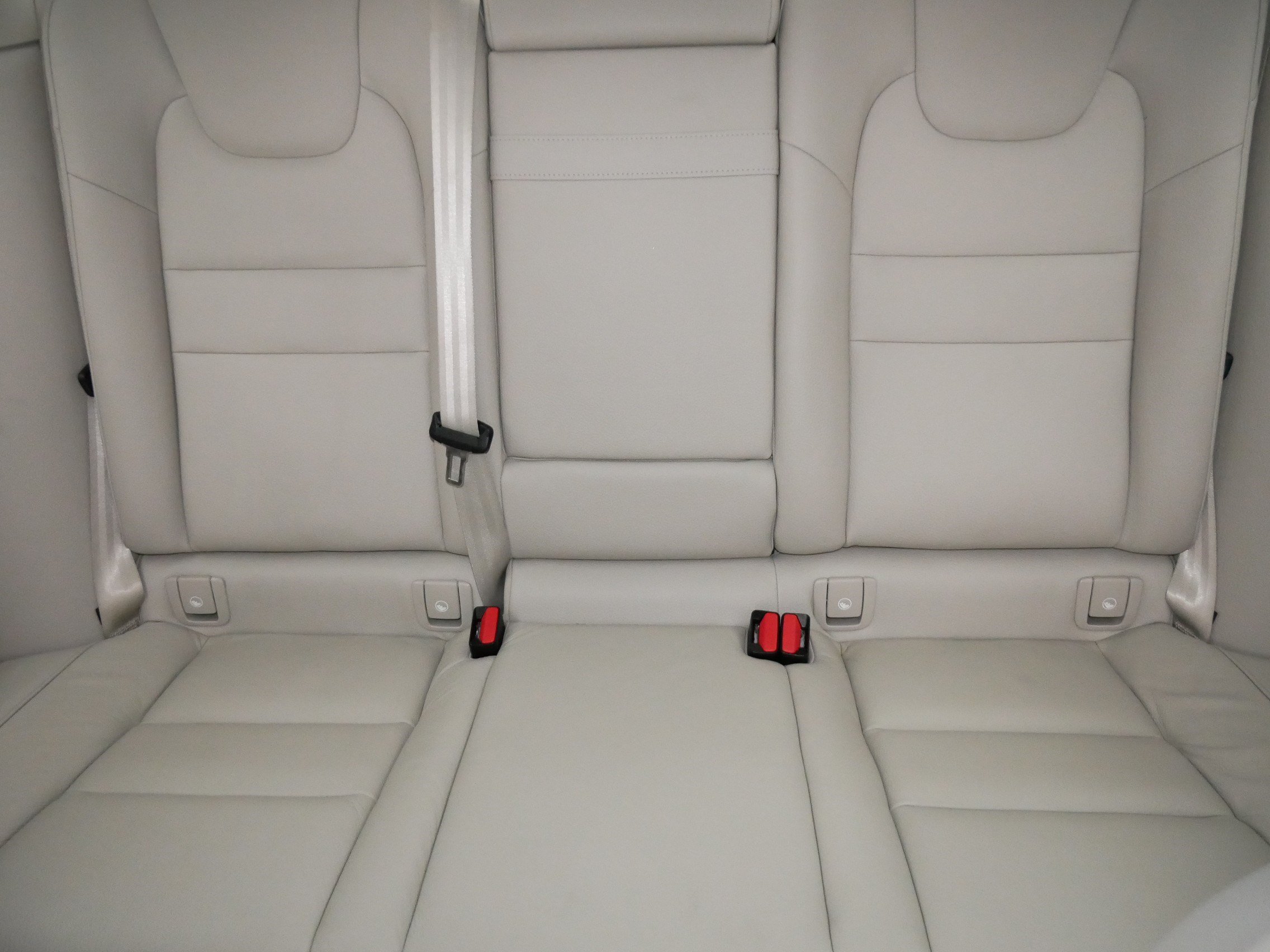 Used 2021 Osmium Grey Metallic Volvo Momentum image 13