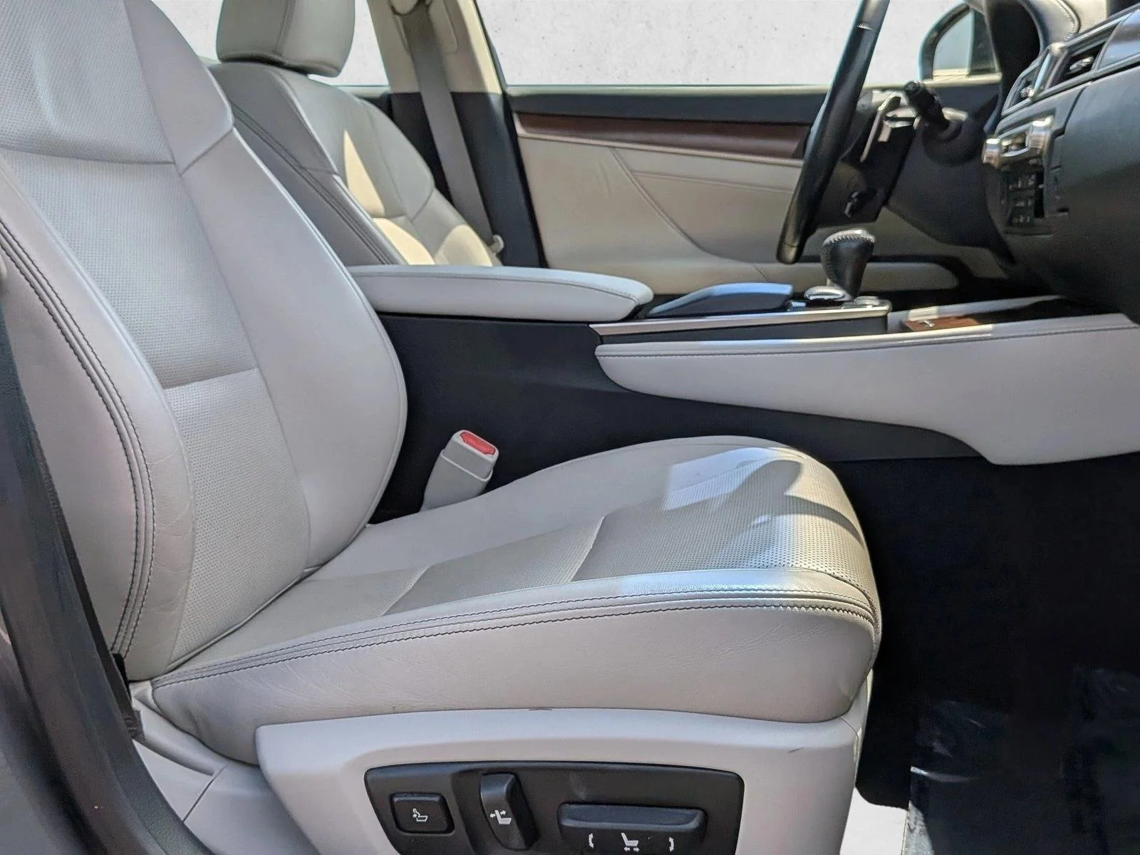 Used 2014 Nebula Gray Pearl Lexus  image 22
