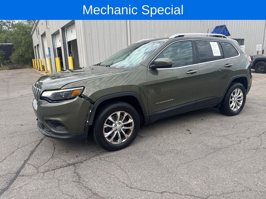 Used 2019 Green Jeep Latitude image 1