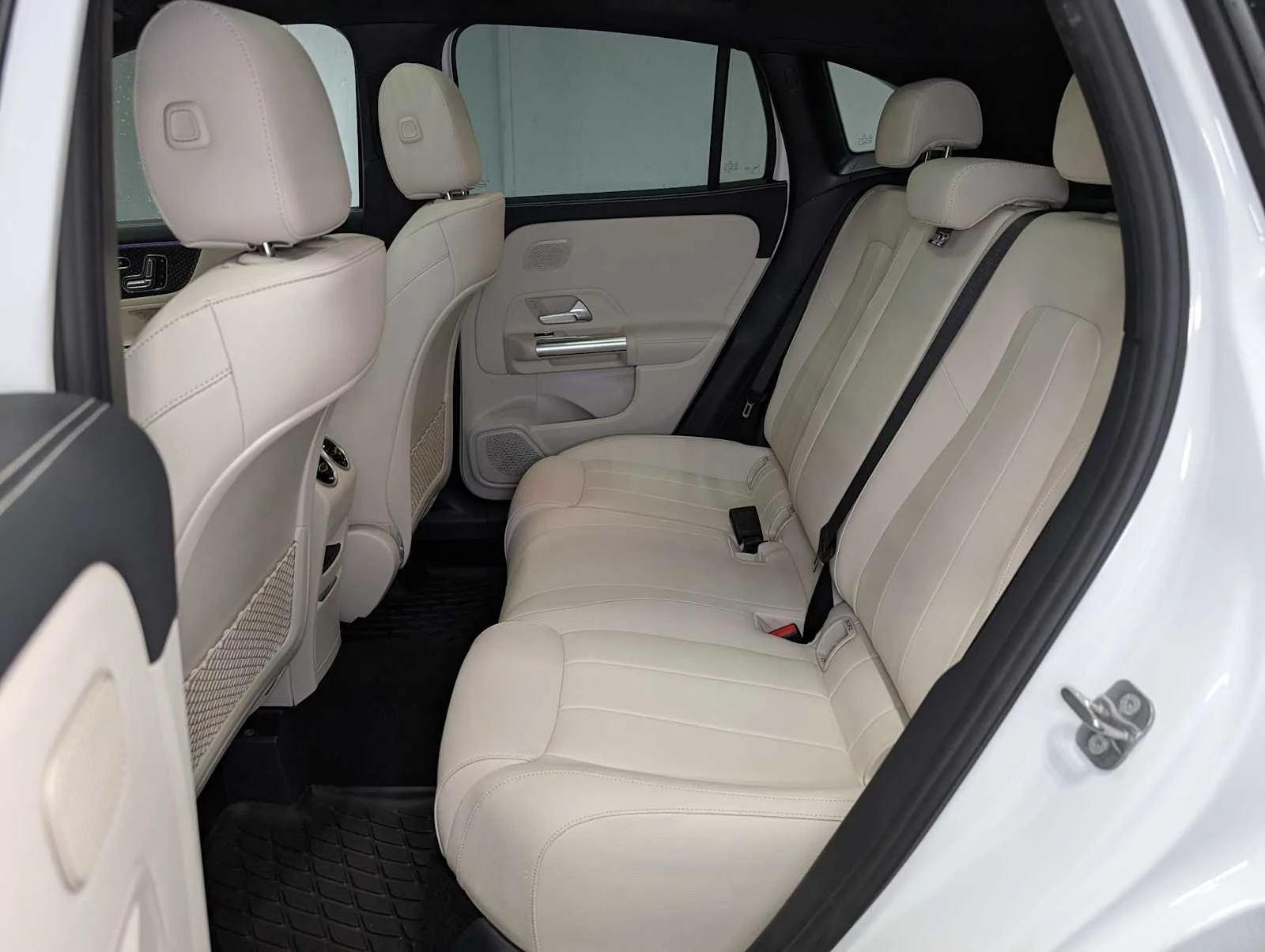 Used 2026 Polar White Mercedes-Benz GLA 250 image 17