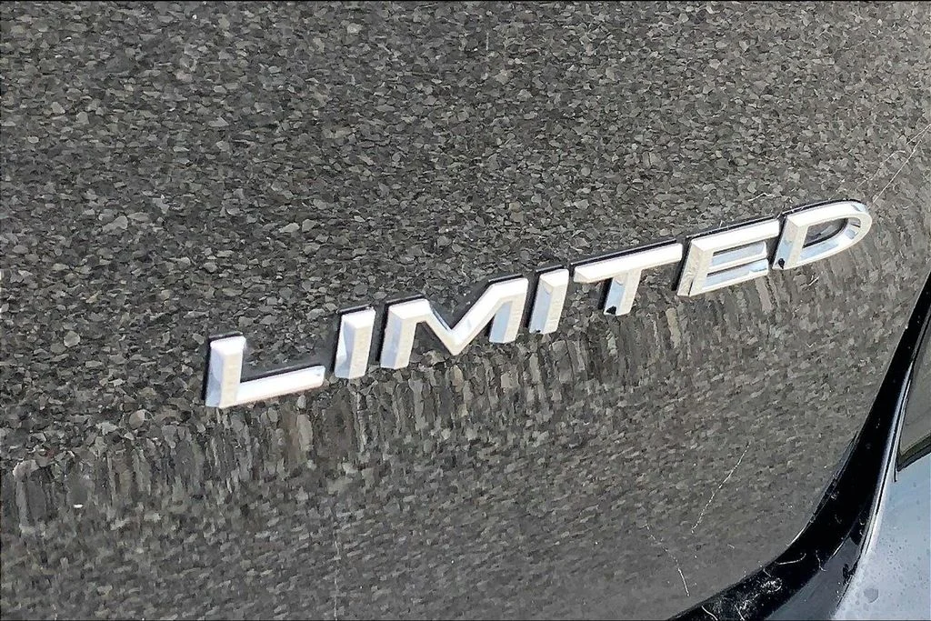 2026 Chrysler Pacifica Limited - Photo 8
