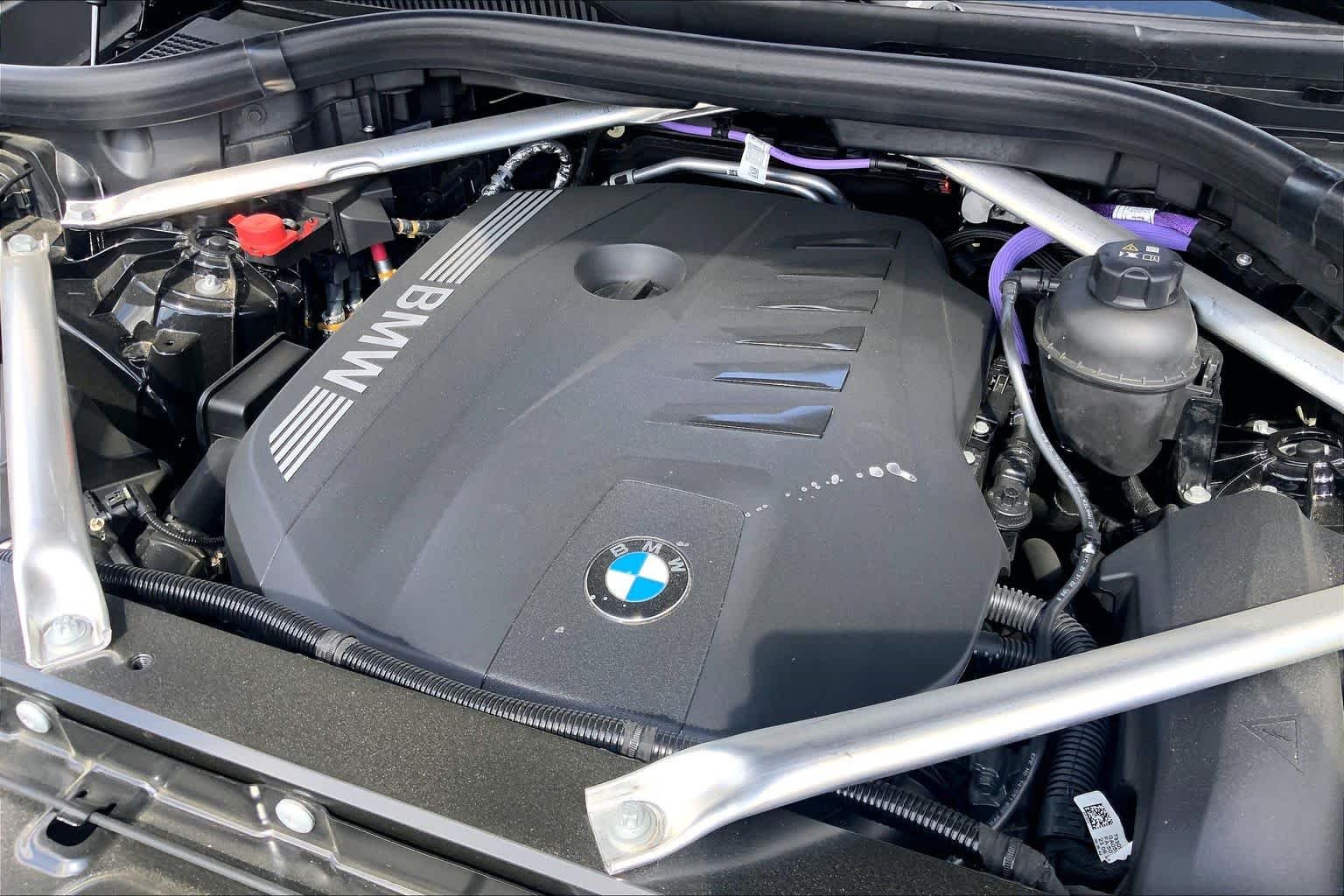 Used 2026 Black Sapphire Metallic BMW xDrive40i image 32