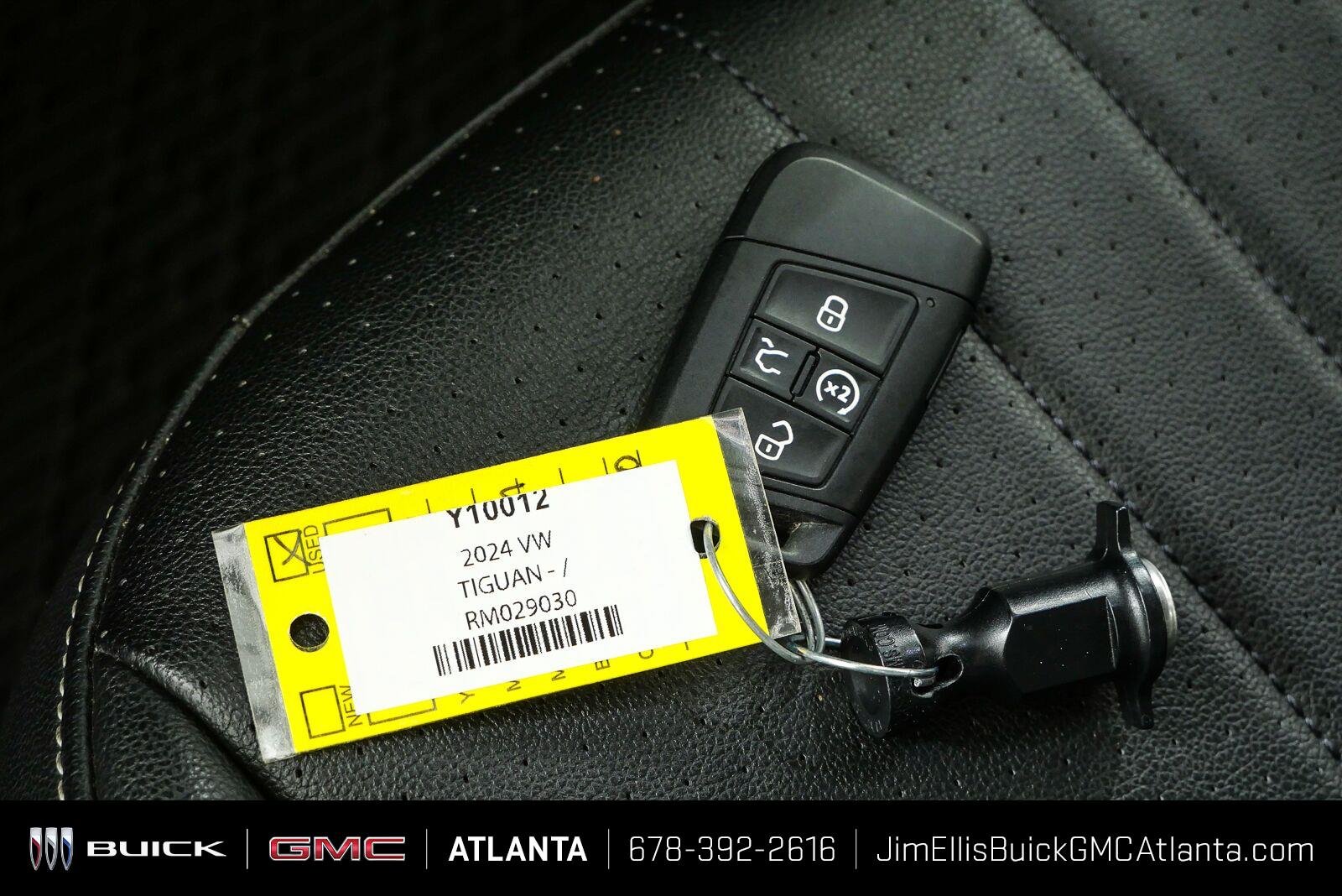 Used 2024 Pyrite Silver Metallic Volkswagen SE image 37