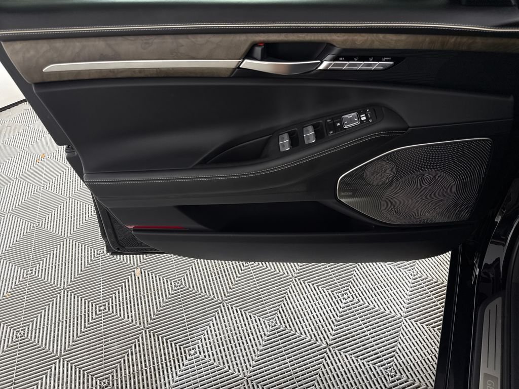 Used 2020 Black Genesis 5.0 Ultimate image 10