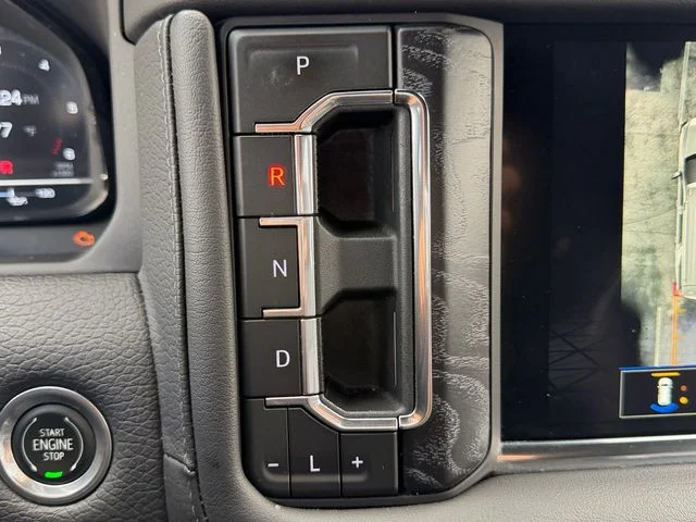 Used 2023 White GMC Denali image 25