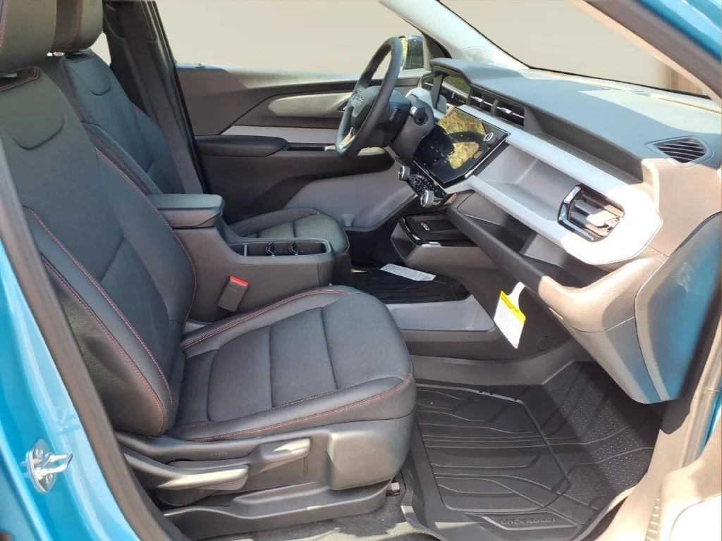 2027 Chevrolet Bolt RS - Photo 36