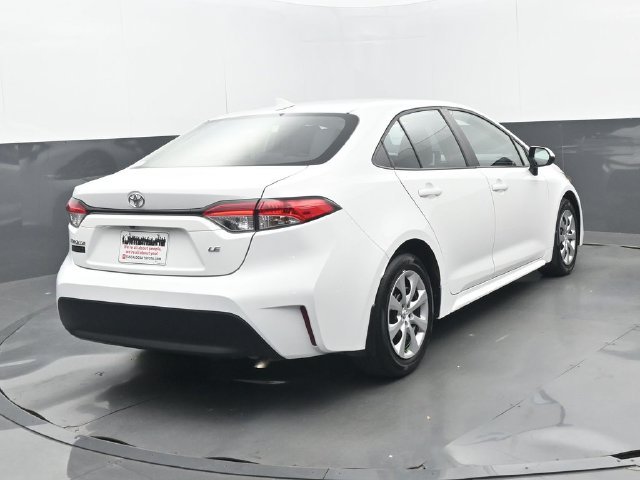 Used 2025 Ice Cap Toyota LE image 21