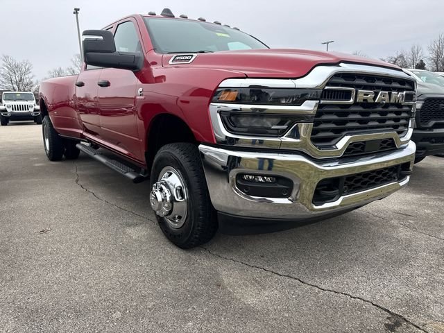 New 2026 Molten Red Pearl-Coat Exterior Paint RAM Tradesman image 3