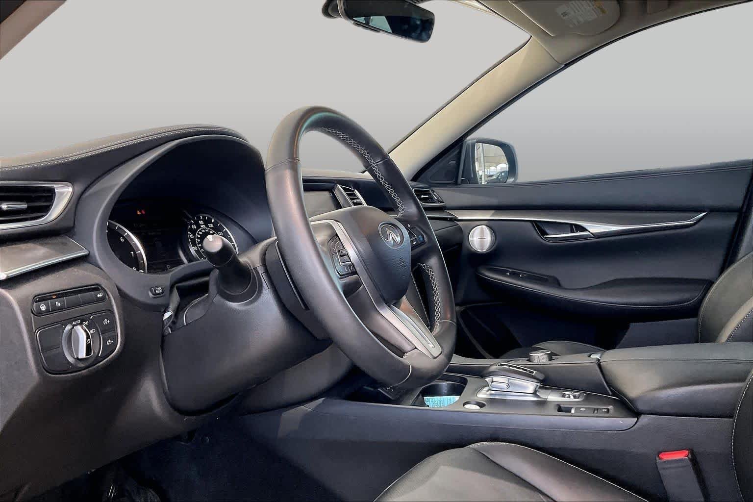 Used 2024 Radiant White INFINITI LUXE image 18