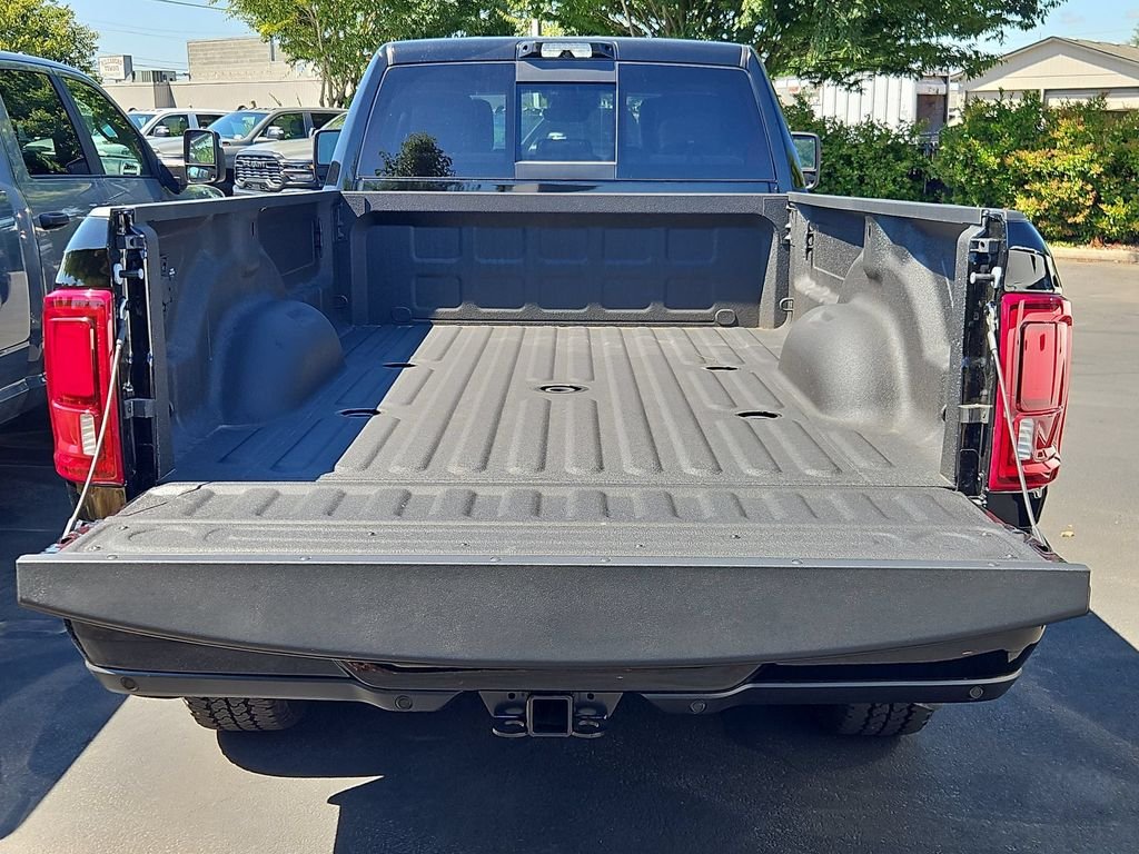 New 2026 Diamond Black Crystal Pearl-Coat Exterior Paint RAM Laramie image 24