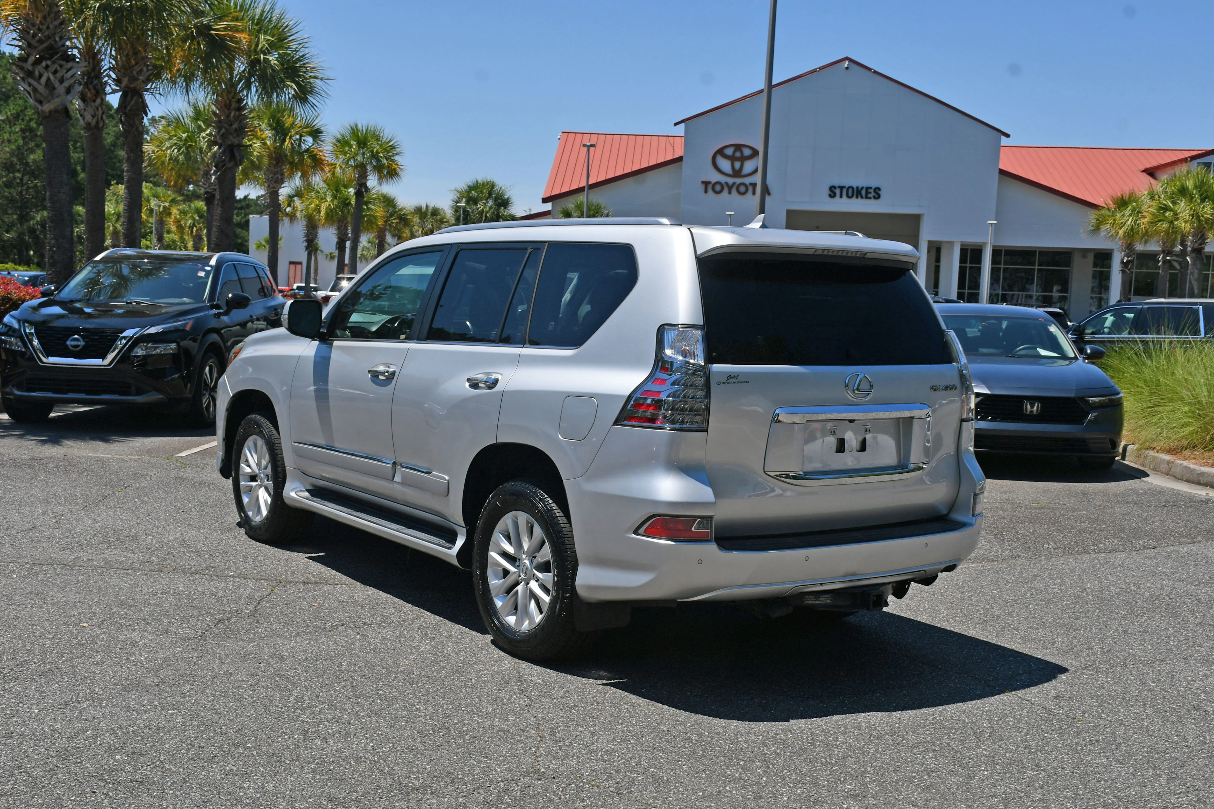 Used 2015 Silver Lexus 460 image 2