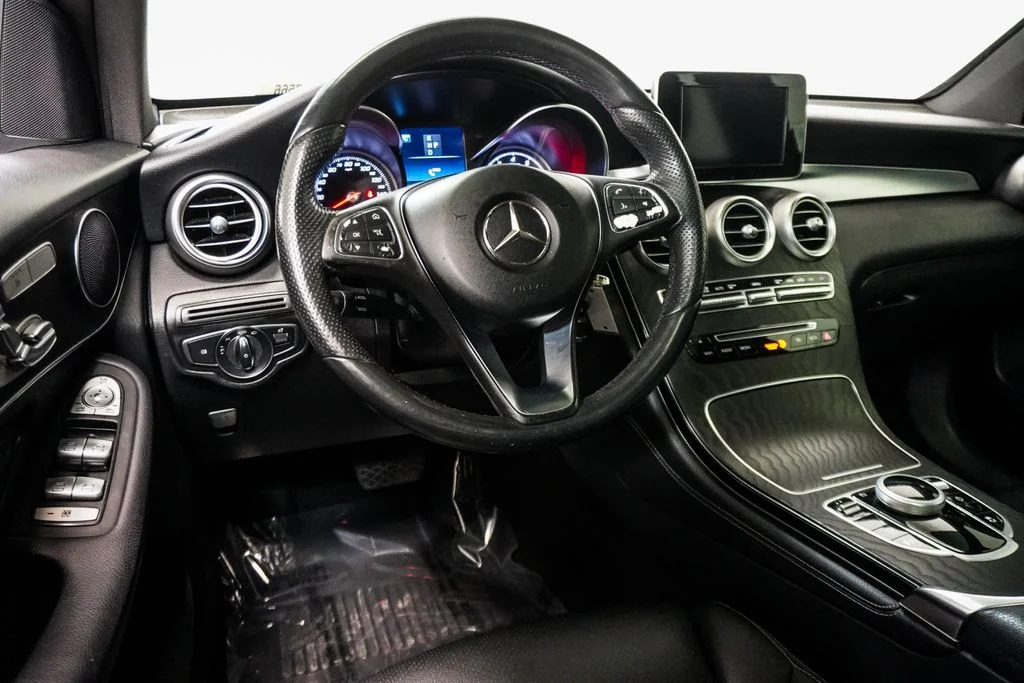Used 2018 Gray Mercedes-Benz GLC 300 image 12
