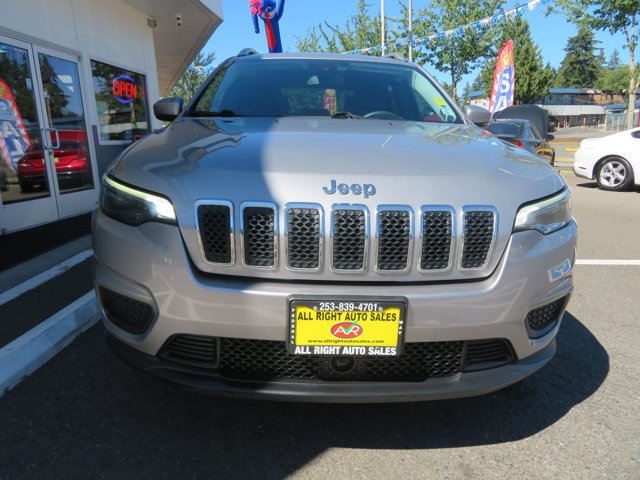 Used 2021 Billet Silver Metallic Clearcoat Jeep Latitude image 7