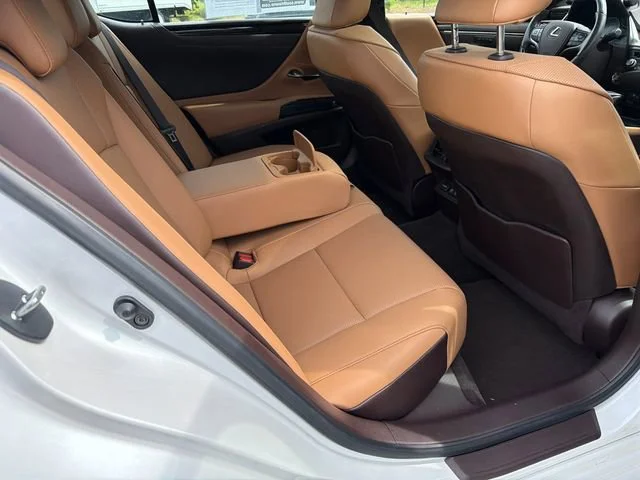 Used 2021 White Lexus ES 350 image 15