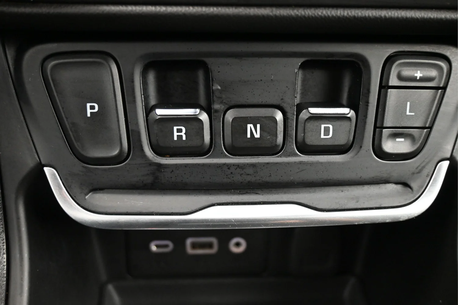 Used 2020 Black GMC SLE image 17