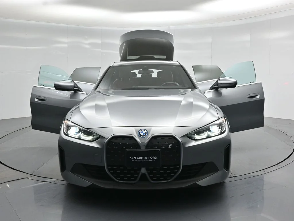 Used 2023 Gray BMW eDrive40 image 33