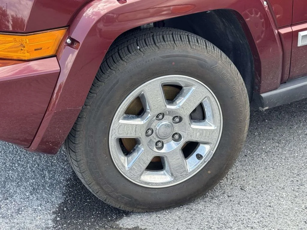 Used 2007 Red Jeep Overland image 7