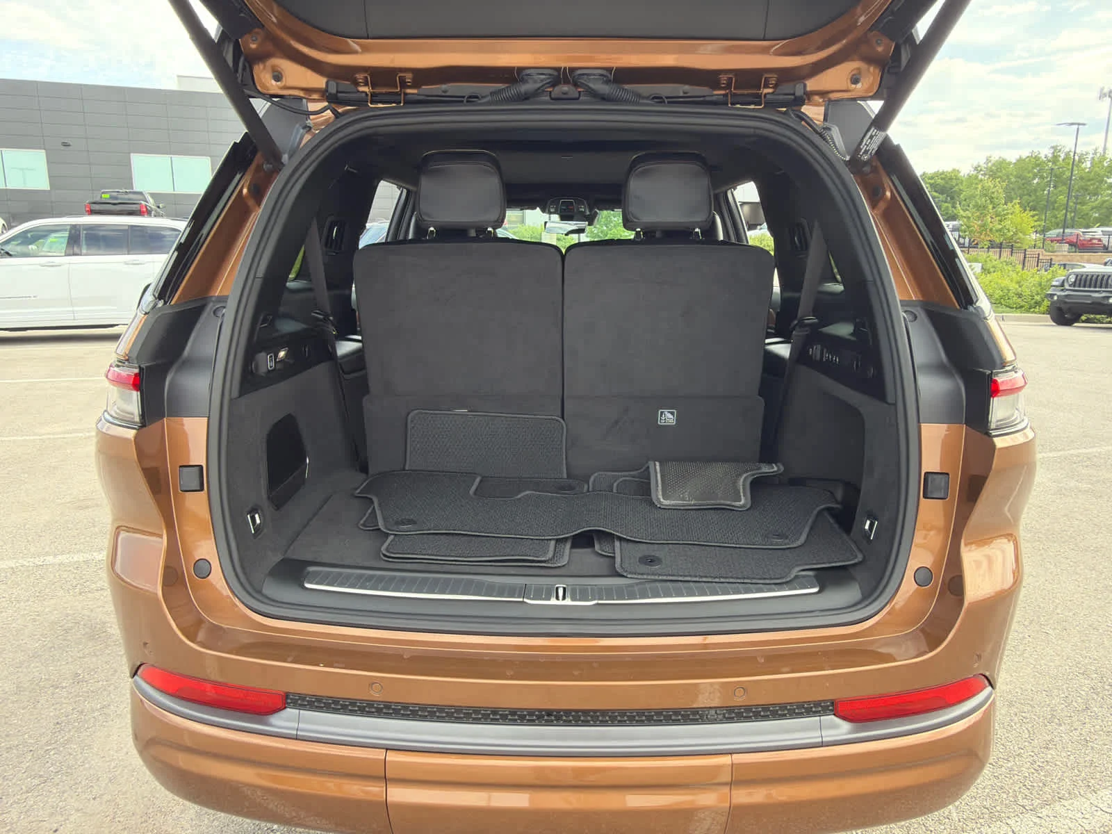 New 2026 Copper Shino Metallic Clear-Coat Exterior Paint Jeep Summit image 6