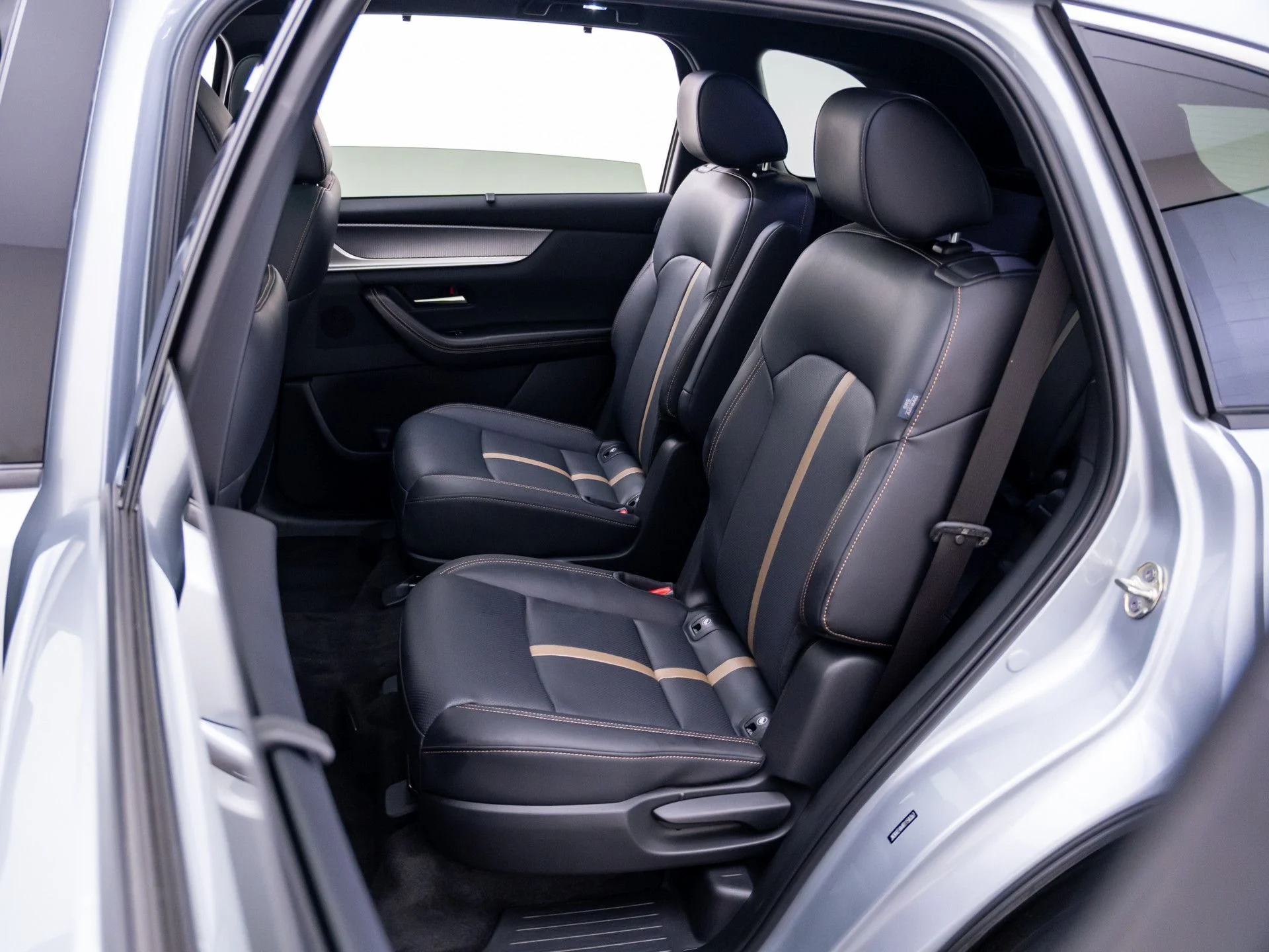 Used 2024 Silver Mazda Premium Plus image 17