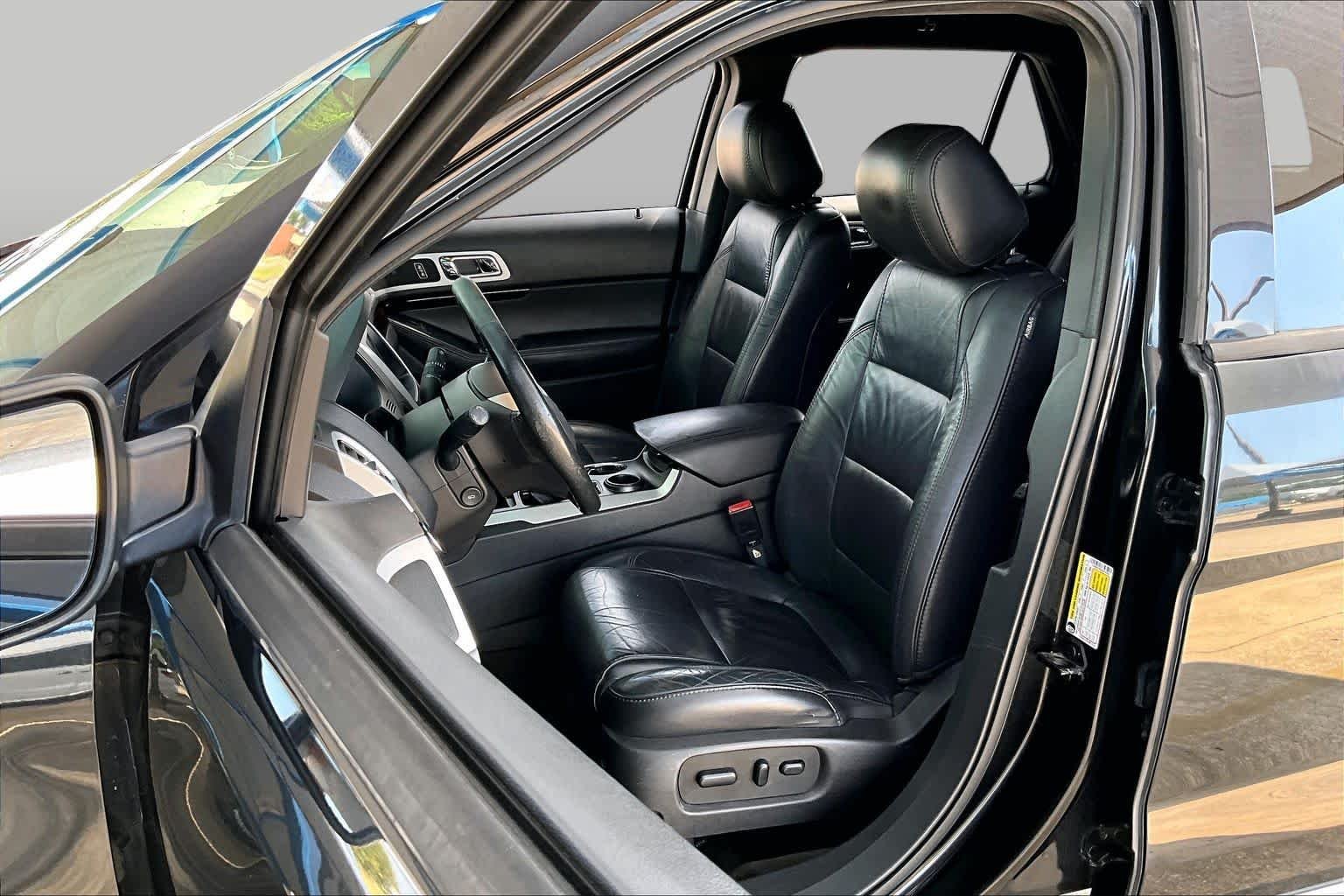 Used 2014 Tuxedo Black Metallic Ford Limited image 8