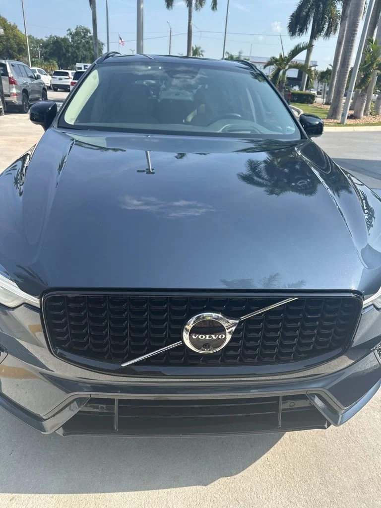 2025 Volvo XC60 B5 Ultra Dark AWD's photo