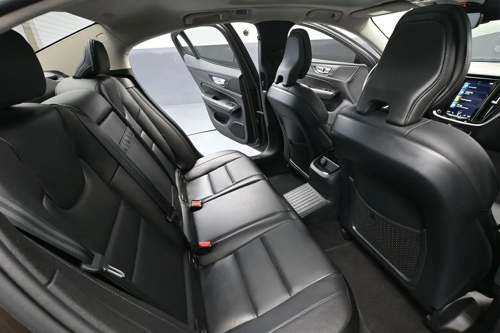 2022 Volvo S60 R-Design Expression - Photo 43