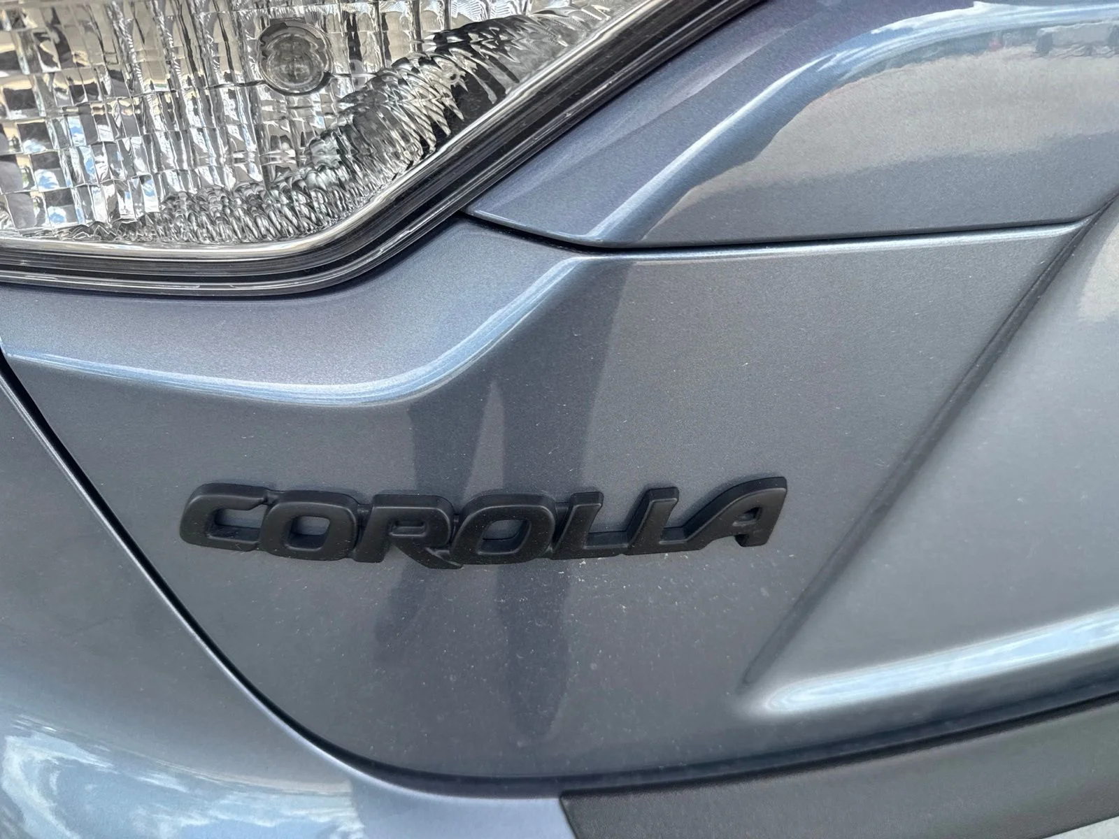 Used 2025  Toyota SE image 13