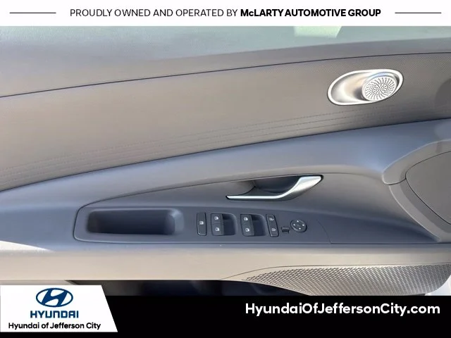 Used 2025 White Hyundai Blue image 10