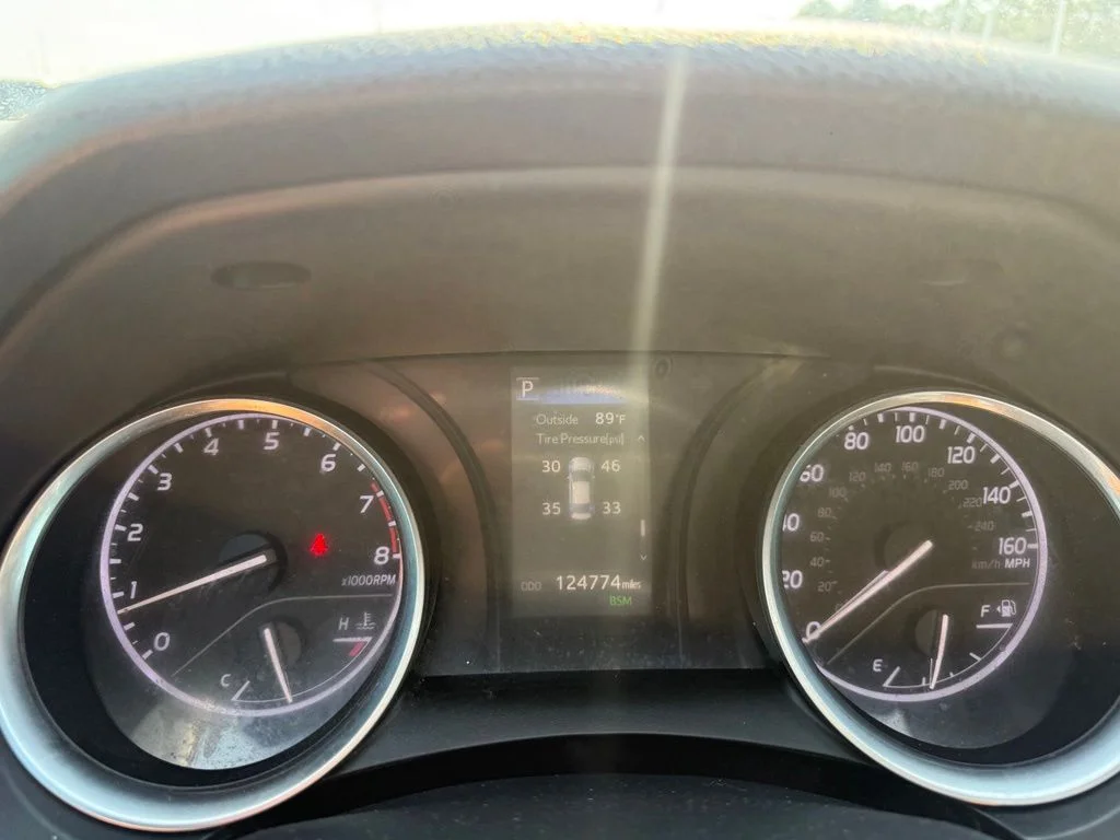 Used 2018 Gray Toyota SE image 17