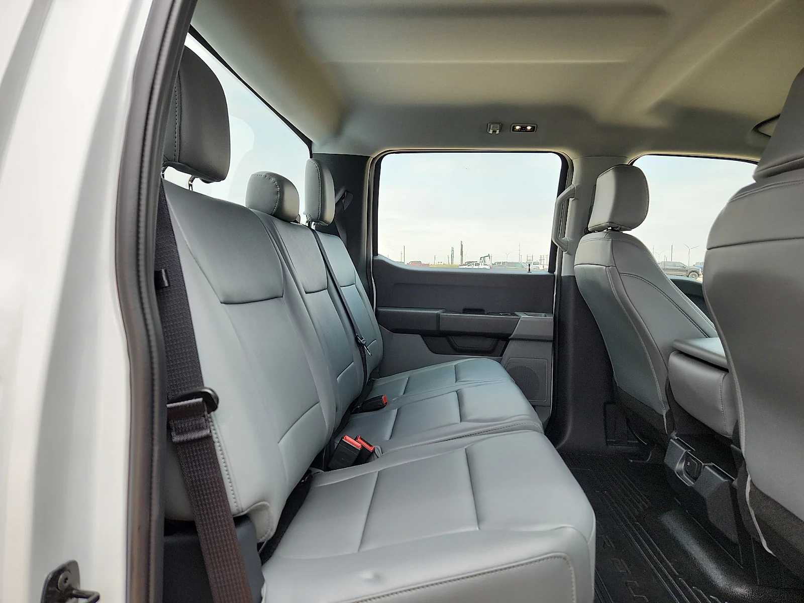 New 2026 Oxford White Ford F-450® XL image 19