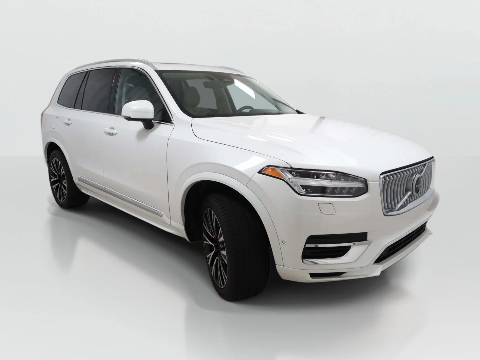 Used 2025 White Volvo Plus image 7