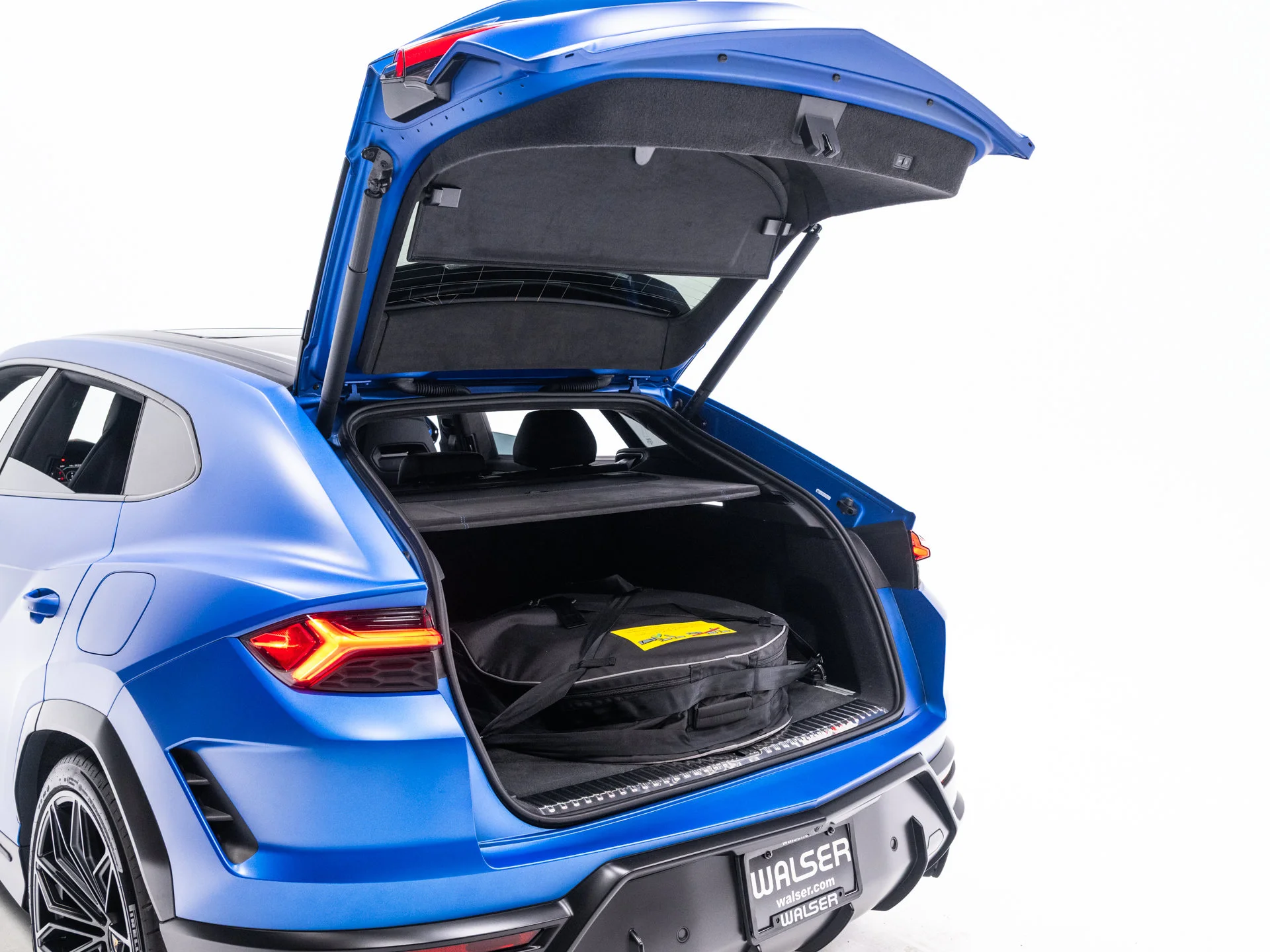 Used 2025 Blu Eleos Metallic Lamborghini SE image 95