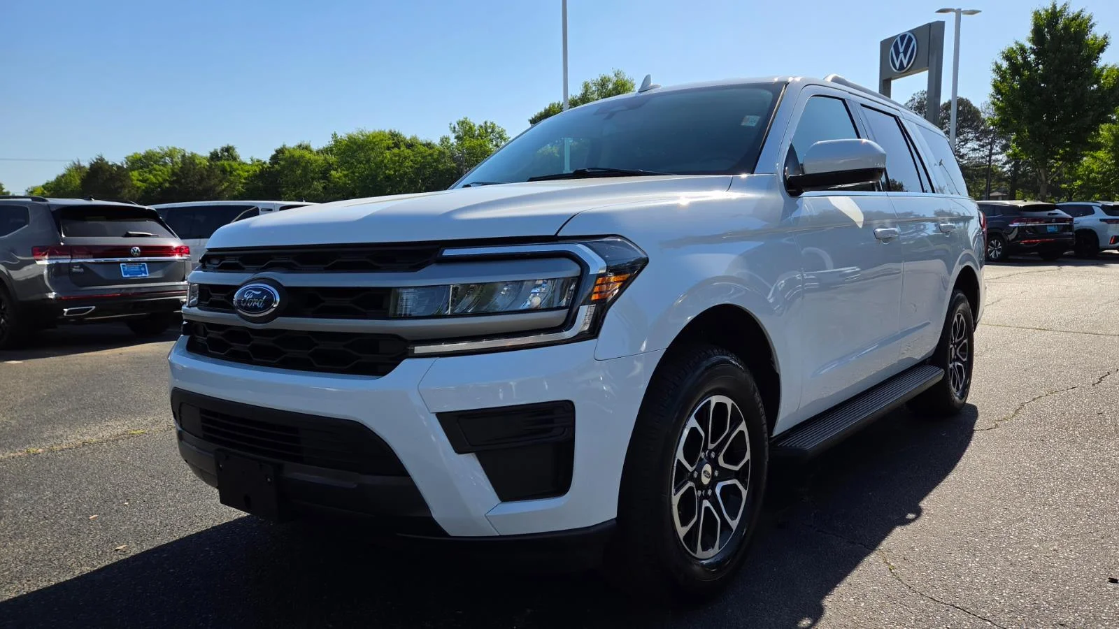 Used 2024 Oxford White Ford XLT image 9