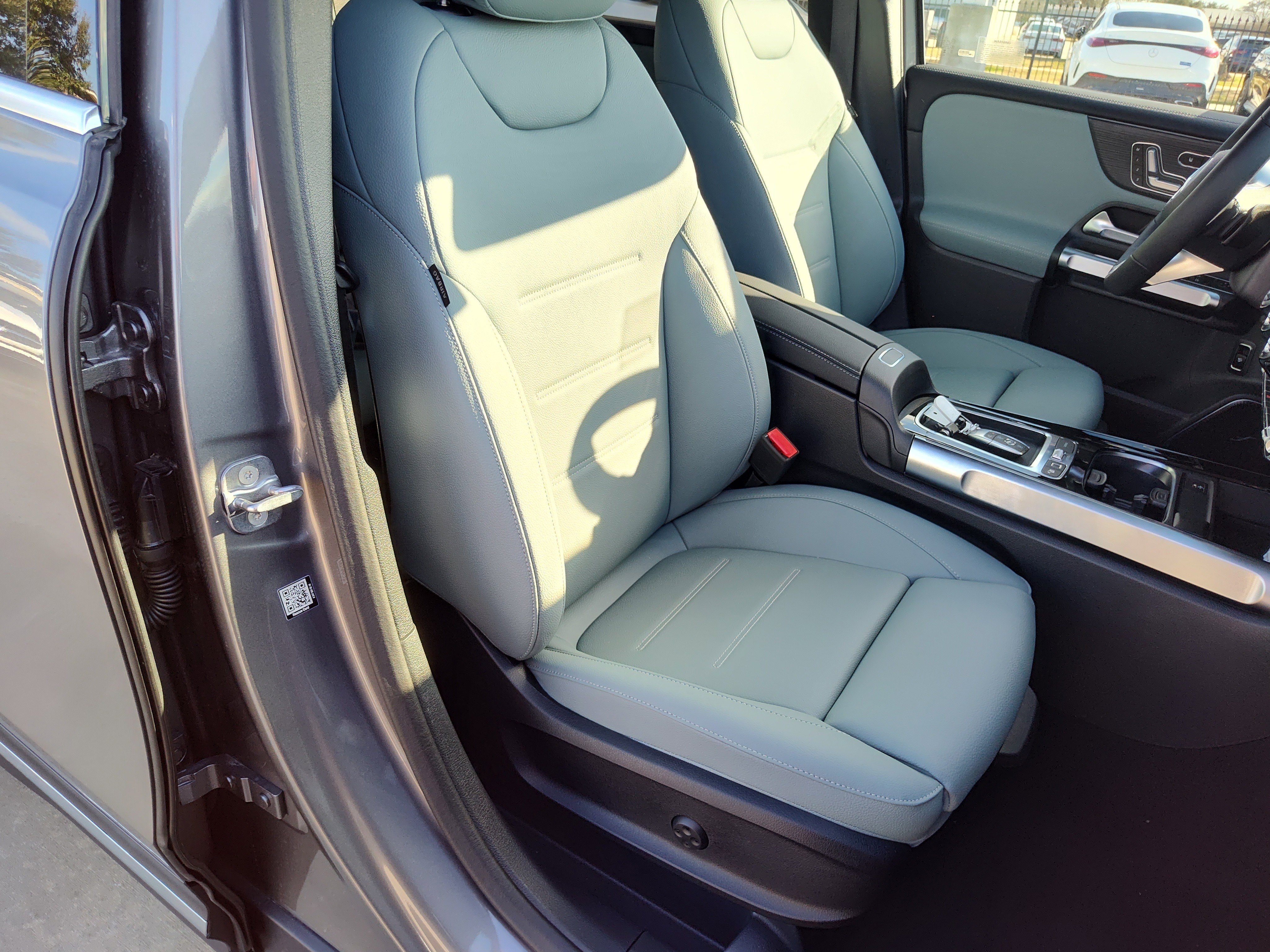 New 2026 Mountain Grey Metallic Mercedes-Benz GLB 250 image 27