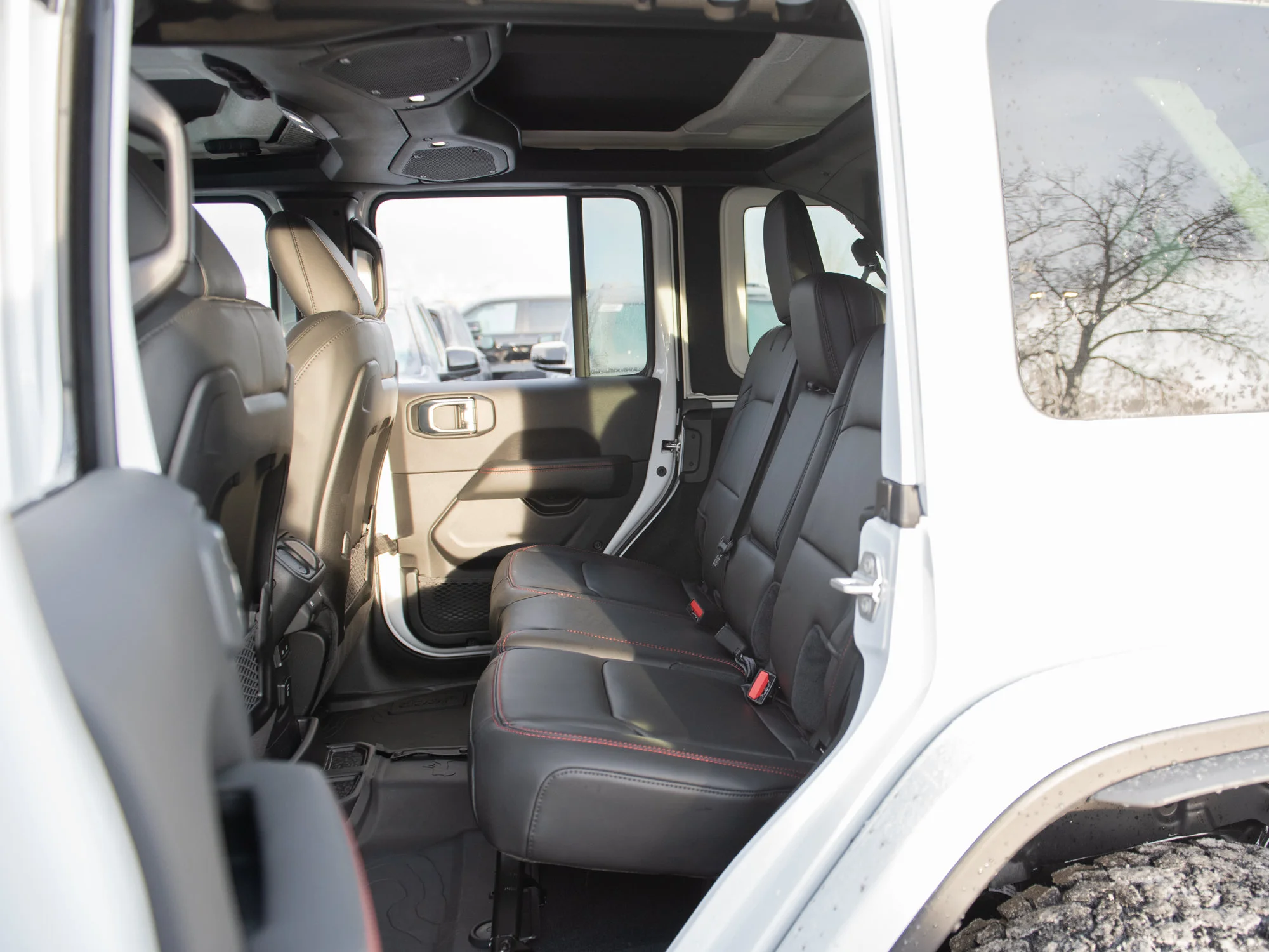 New 2026 White Jeep Rubicon X* 4 Door 4x4, 35 Inch Tires, Steel Bumpers image 17