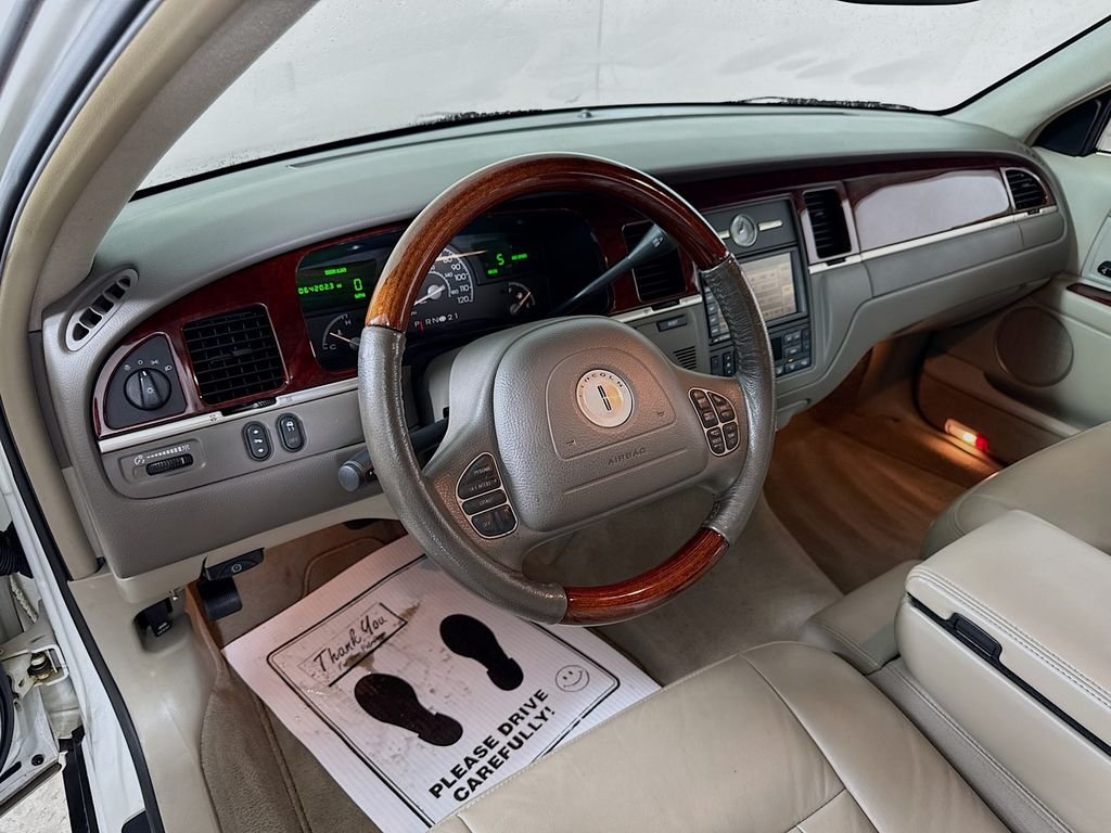 Used 2003 White Pearlescent Clearcoat Metallic Tri-Coat Lincoln Signature image 9