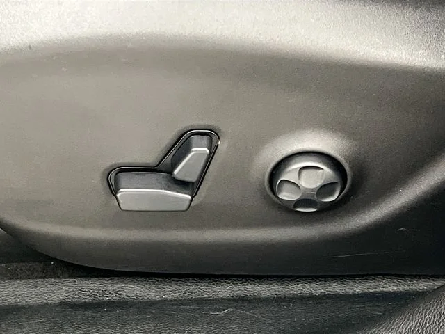 2020 Jeep Cherokee Latitude Plus - Photo 11