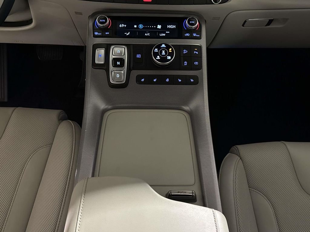 Used 2024 White Hyundai Calligraphy image 22