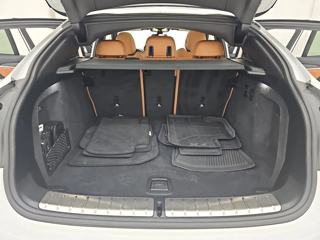 Used 2023 Alpine White BMW xDrive30i image 14