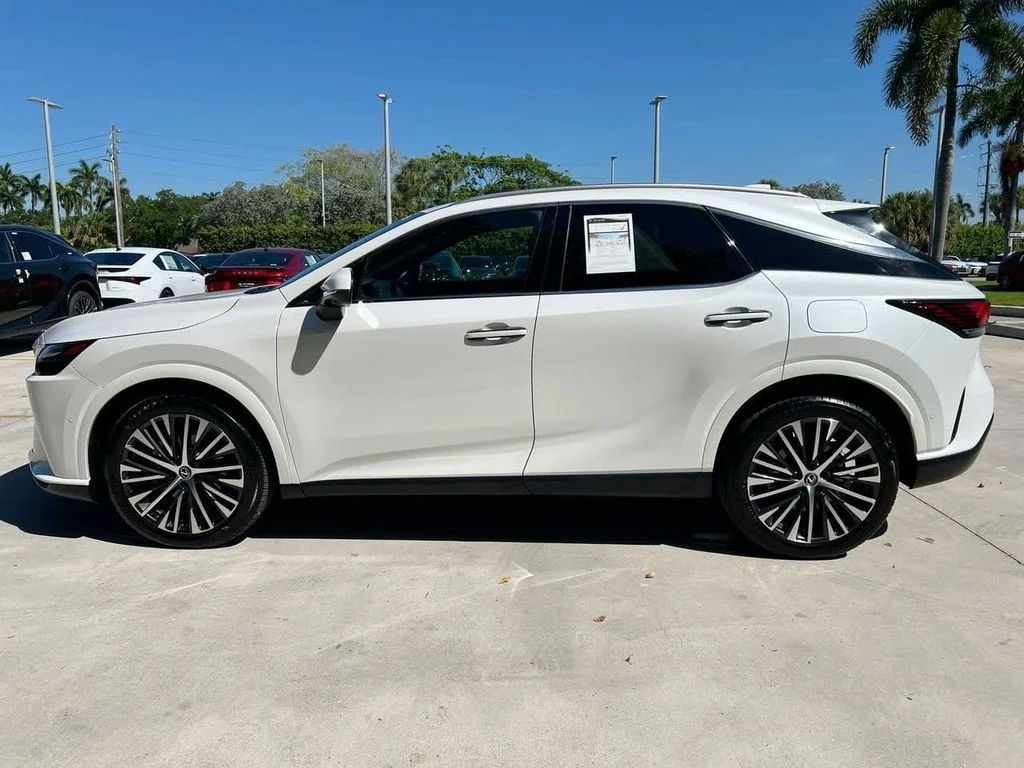 Used 2024 White Pearl Lexus 350 Premium Plus image 4