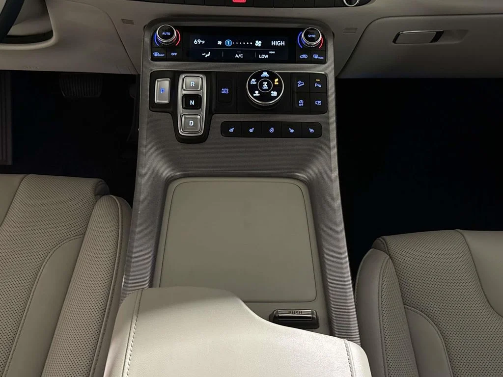 Used 2024 White Hyundai Calligraphy image 22