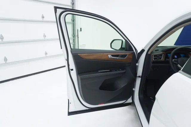 New 2026 Opal White Pearl Volkswagen 2.0T SE image 13
