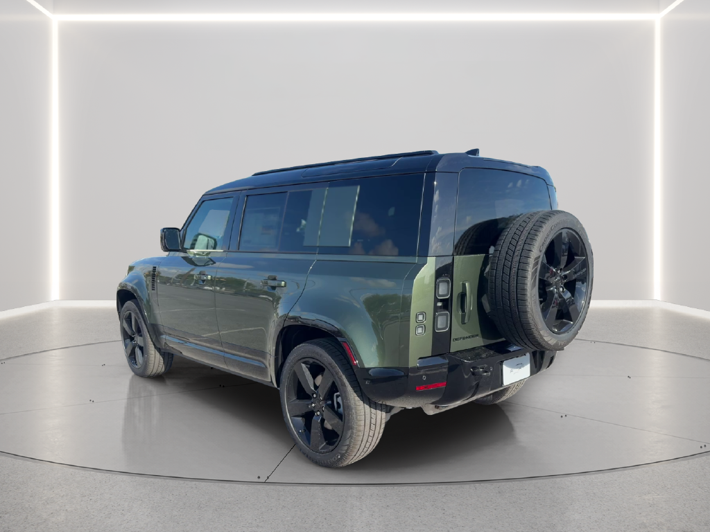 New 2026 Woolstone Green Land Rover X-Dynamic SE image 7