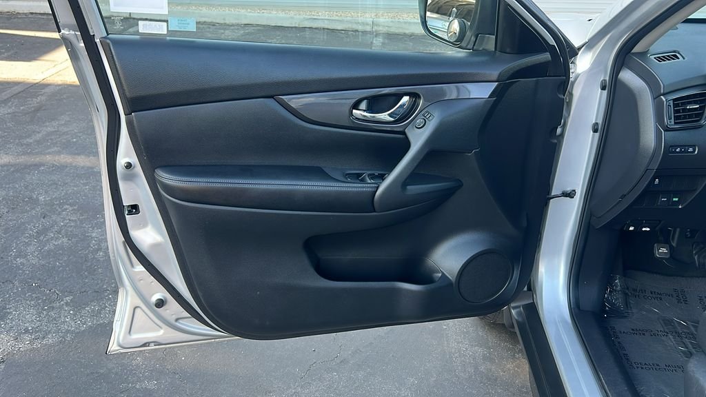 Used 2017 Silver Nissan S image 12