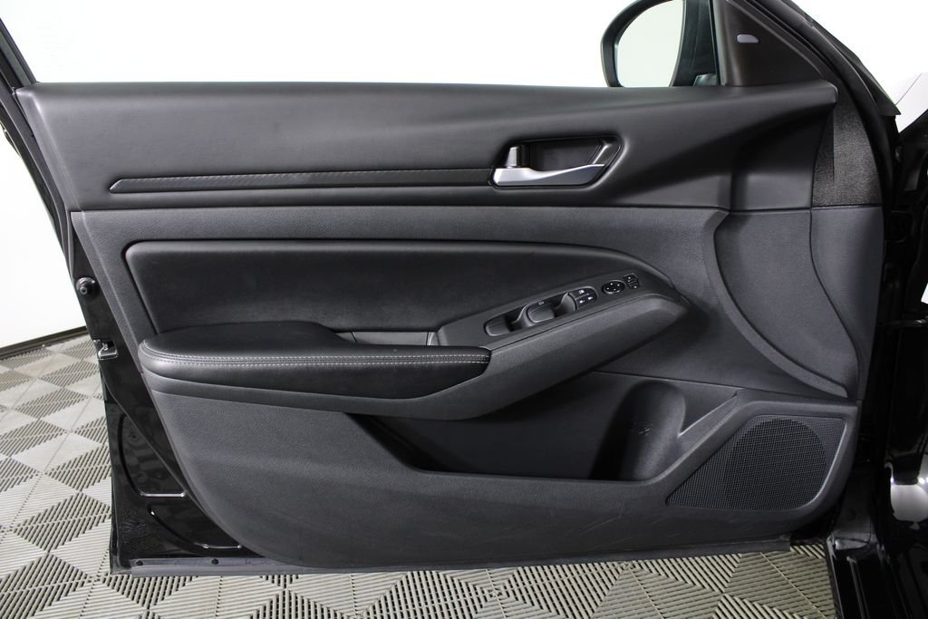Used 2025 Black Nissan 2.5 SV image 10