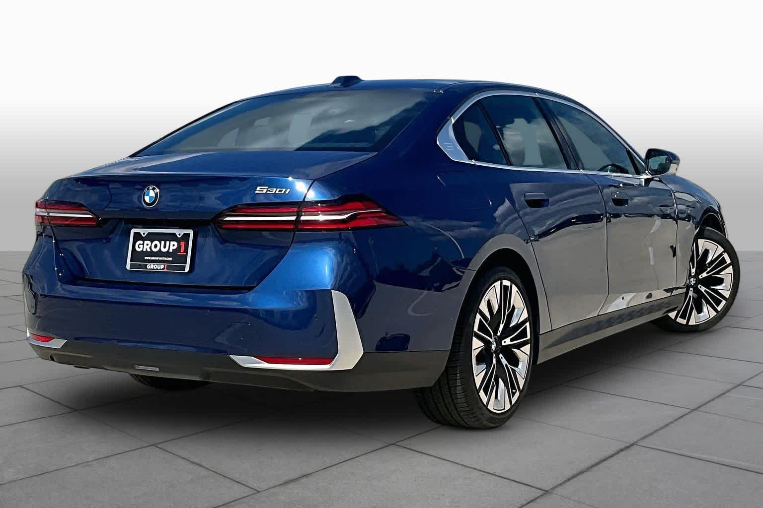 Used 2027 Phytonic Blue Metallic BMW 530i image 12