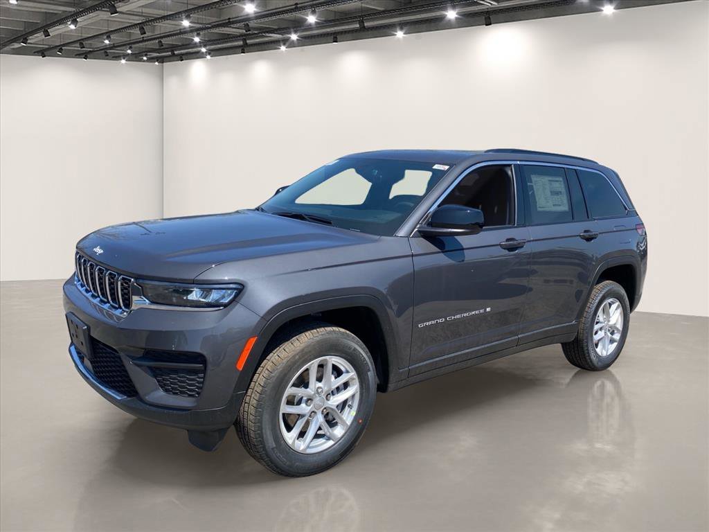 New 2026 Baltic Gray Metallic Clear-Coat Exterior Paint Jeep Laredo X image 3